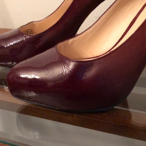 Vince Camuto Burgundy Patent & Suede Pumps NWOT - Picture 2 of 5